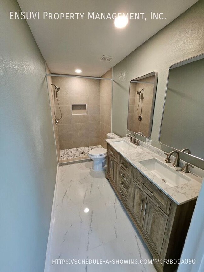 Building Photo - 1018 Spindle Palm Way