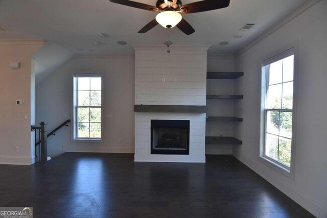 Building Photo - 469 Burton Dr