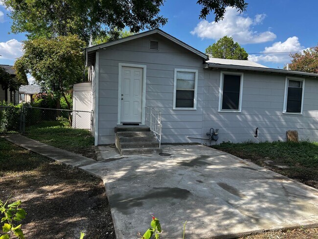 Building Photo - 178 Sweetbriar Ave