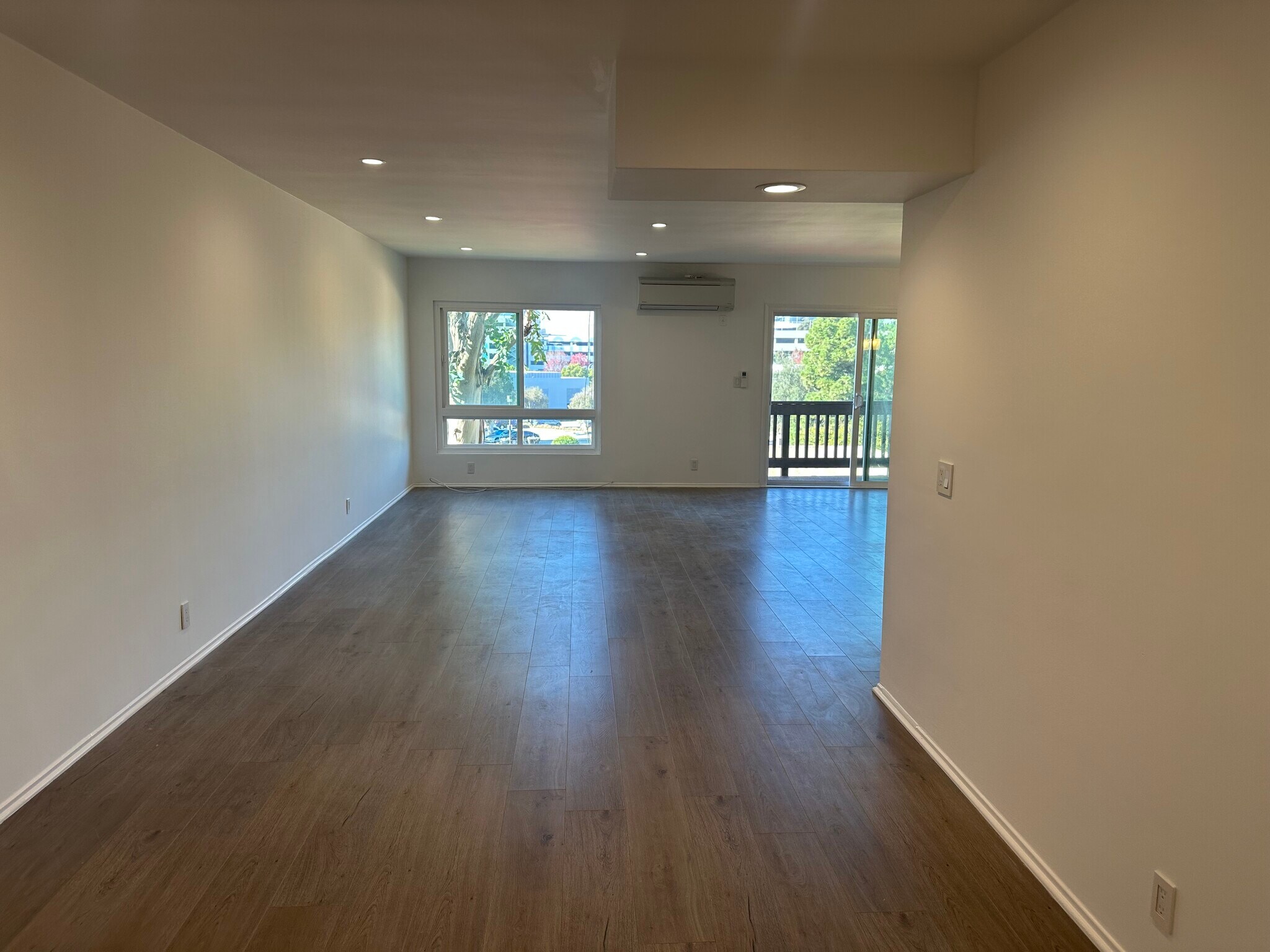 Building Photo - 5950 Buckingham Pky