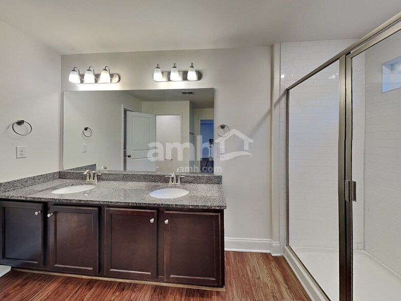 Building Photo - 1930 Sterling Brook Ct