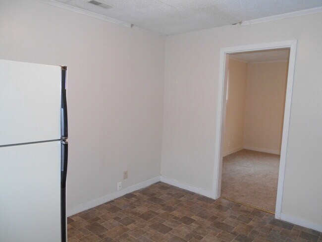 Building Photo - 3865 Roseberry St