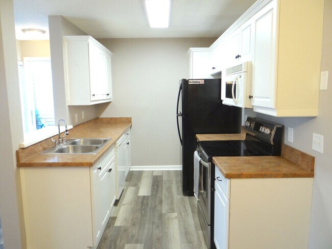 Building Photo - Long term ground floor rental
