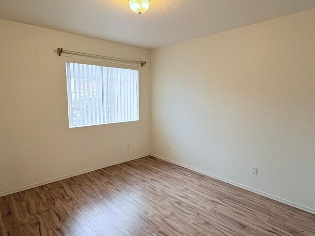 Building Photo - Spacious 4BR/3BA Two-Story Home Near Sabino Canyon