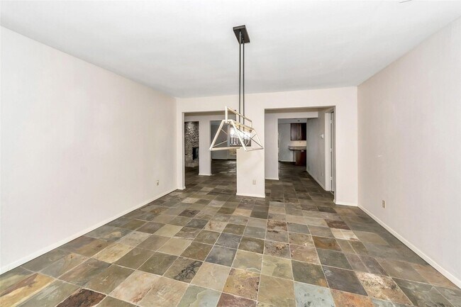 Building Photo - 26 Bounty Rd E