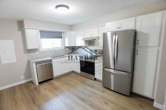 Building Photo - Newly Renovated 2 bedroom in SW Rochester!