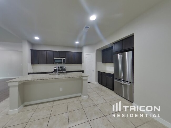 Building Photo - 1620 Village Creek Dr