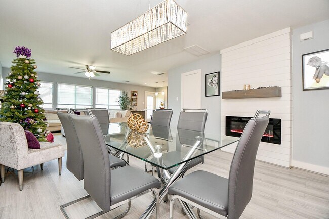 Building Photo - 6322 Hall Pond Ct