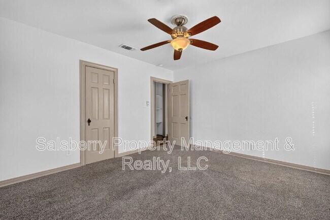 Building Photo - 3824 Collinwood Ave