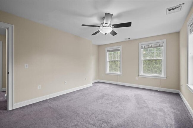 Building Photo - 20 Vanderbilt Ln