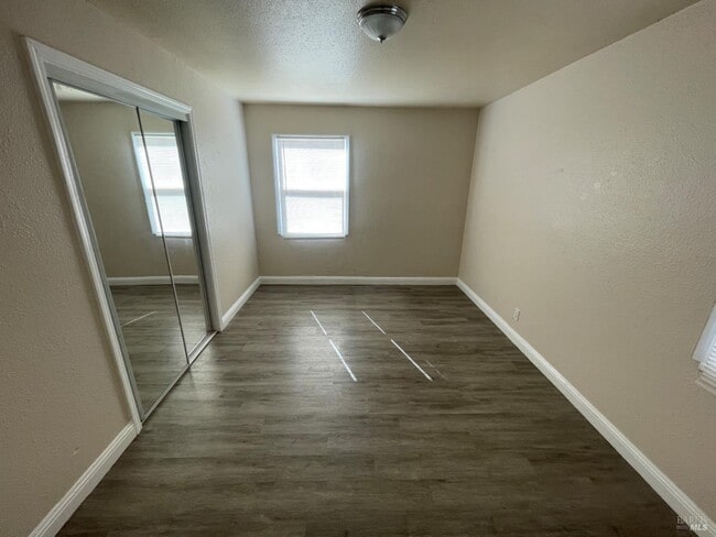 Building Photo - 957 Oakwood Ave