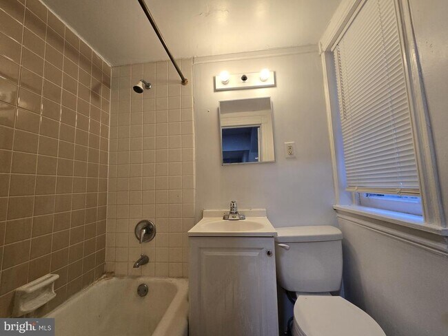 Building Photo - 5709 Leonard St