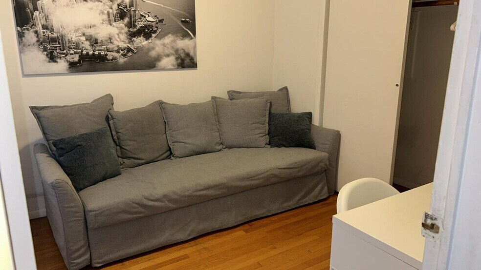 Building Photo - 304e E 95th St