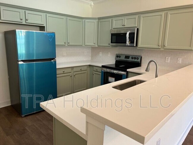 Building Photo - 43225 Creek Cir
