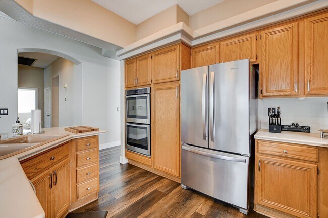 Building Photo - QUALITY FULLY FURNISHED SEVEN HILLS HOME WITH A PRIVATE POOL AND SPA