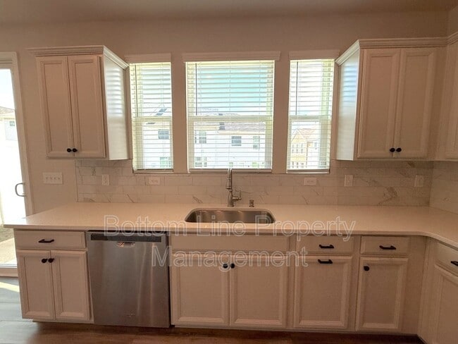 Building Photo - 15622 Little Bluestem St