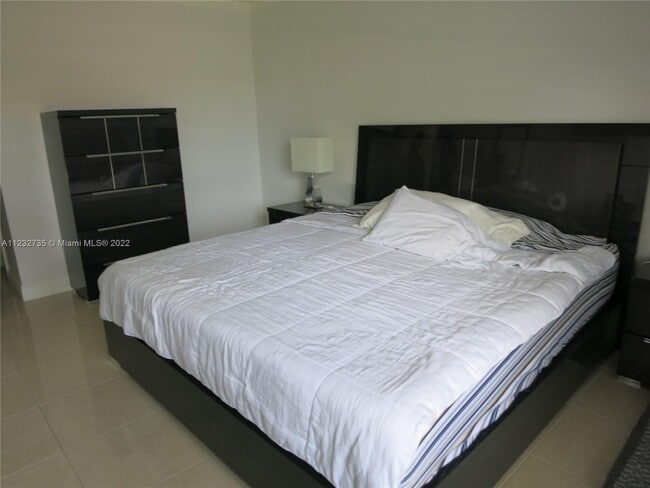 Building Photo - 1300 SW 122nd Ave