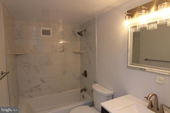 Building Photo - 4415 Briarwood Ct N