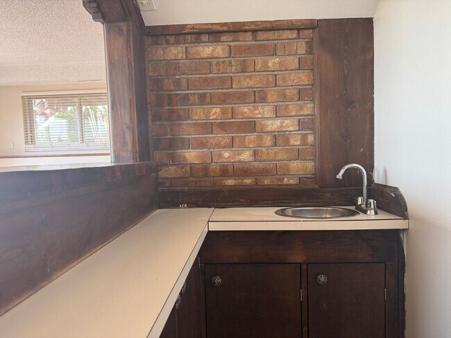 Building Photo - 5 bedroom, 3 bath, 2 car on acreage near t...