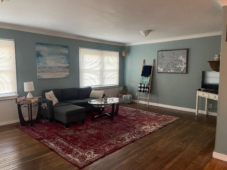 Building Photo - 59 N Roop St