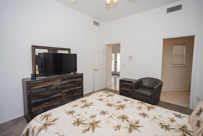 Building Photo - 2320 Snead Dr