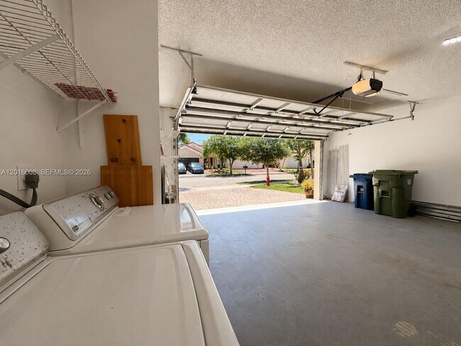 Building Photo - 854 San Remo Dr