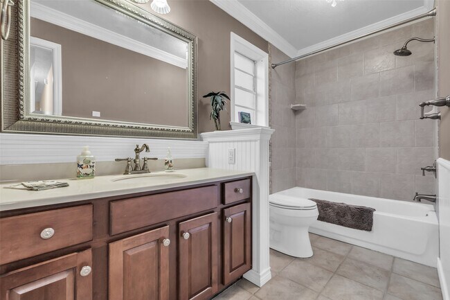 Building Photo - 23826 Farm Hill Dr