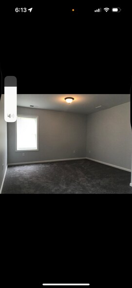 Building Photo - 346 Admiral St