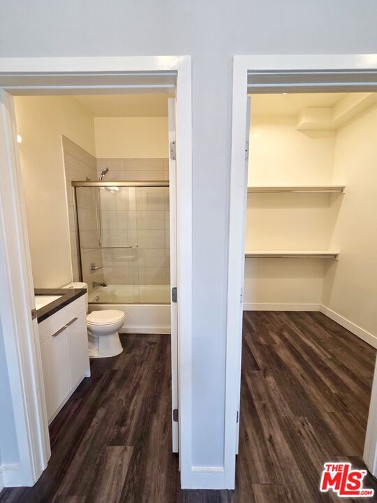 Building Photo - 2651 S Hobart Blvd