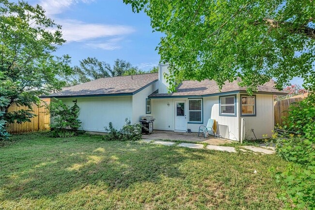 Building Photo - 1308 Troy Ln