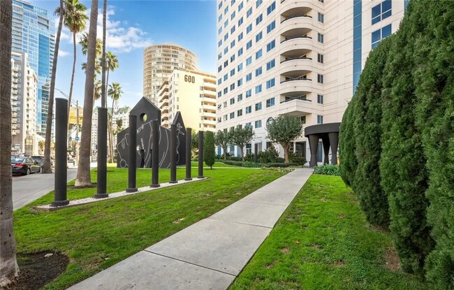 Building Photo - 525 E Seaside Way