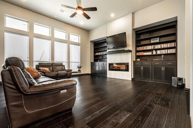 Building Photo - 210 Sonora Ln