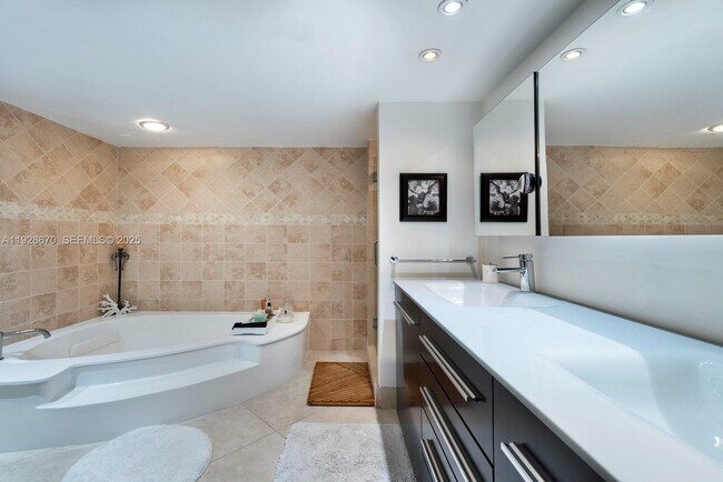 Building Photo - 4000 Towerside Terrace