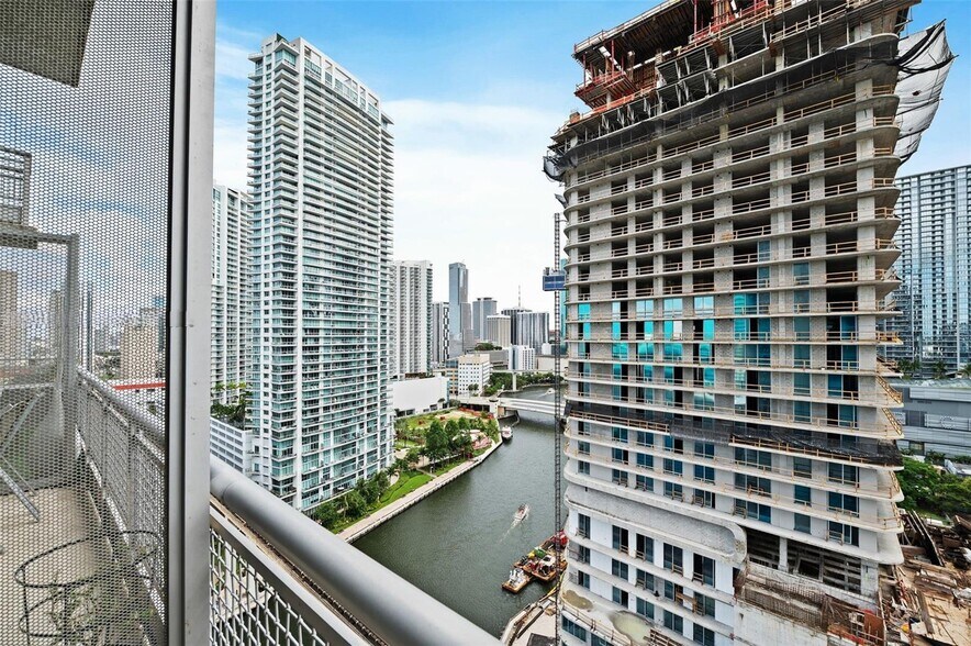 Building Photo - 690 SW 1st Ct