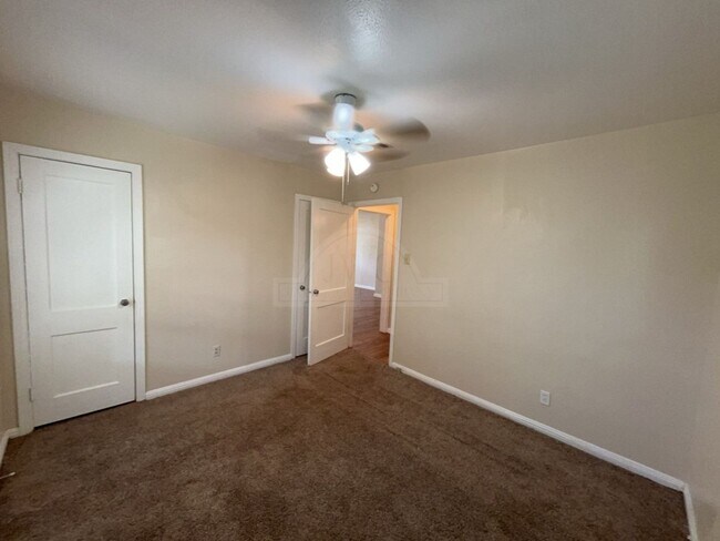 Building Photo - 2-Bedroom Duplex-1606 Duncan Ave