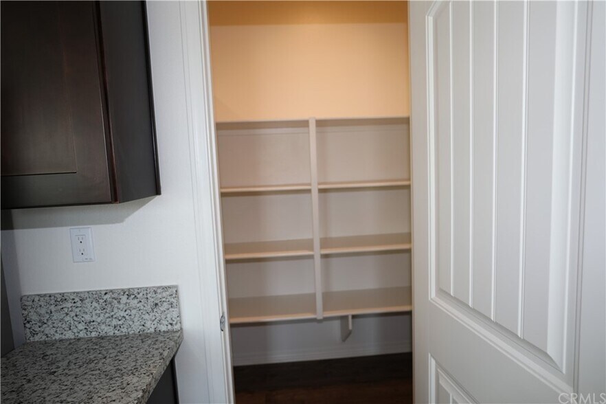 Building Photo - 1006 Peach Grv