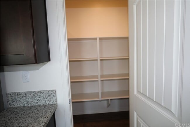 Building Photo - 1006 Peach Grv