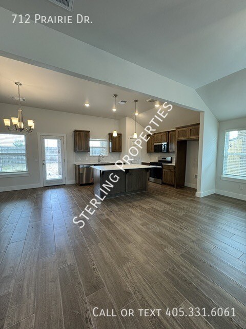 Building Photo - 712 Prairie Dr