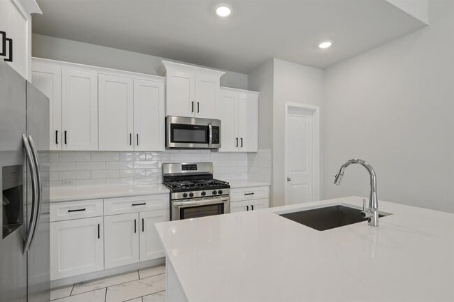 Building Photo - 112 Comet Pointe Dr