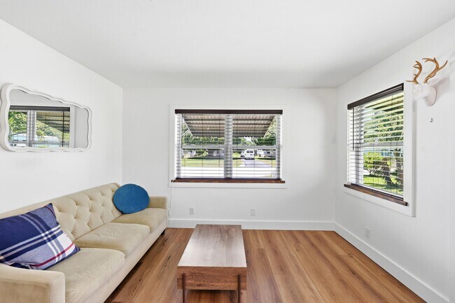 Building Photo - 2708 Hinda Rd