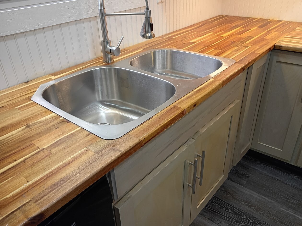 New deep sinks with pull down sprayer - 384 Highland Dr