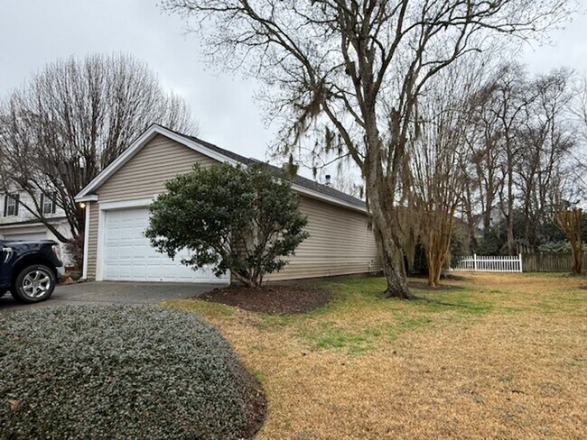 Building Photo - 3 Bedroom 2 Bath House in Shadowmoss - West Ashley