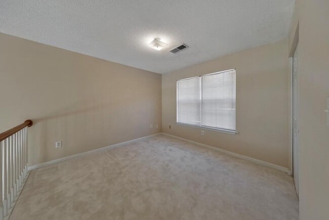 Building Photo - 2025 Baramore Oaks Dr