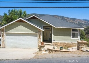 Building Photo - 1324 Pinetree Dr