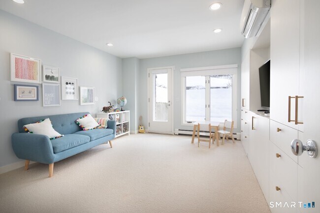 Building Photo - 15 Harrison St