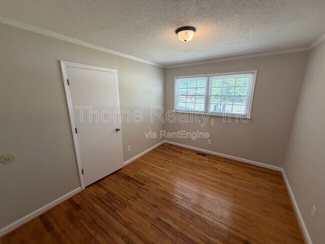 Building Photo - 707 Ward Dr