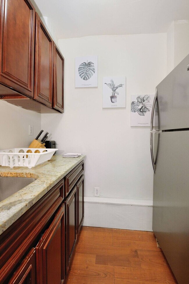 Building Photo - 485 9th Ave