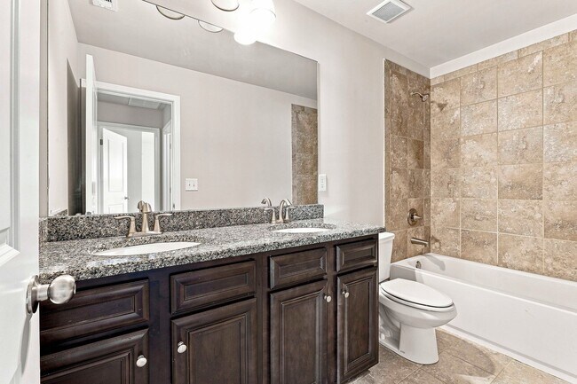Building Photo - 636 Amrose Way
