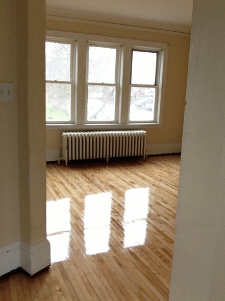 Living Room - 320 E 5th St