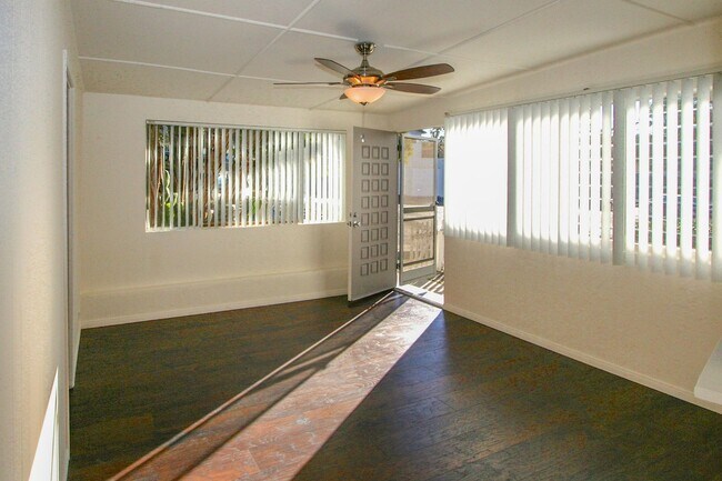 Building Photo - Charming 2 Bedroom/1 Bath in the Heart of North & South Park, ONLY $1000 DEPOSIT!